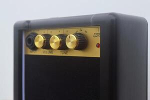 The tone and volume of the mini guitar amplifier photo