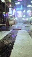 stad straat nacht visie met regen en gebouwen video