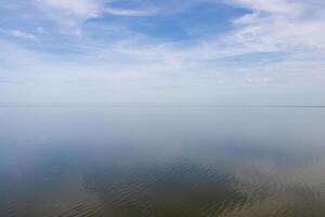 paisaje foto de un sereno lago
