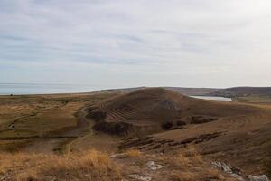 paisaje foto desde el ver a el parte superior de el enisala medieval fortaleza cerca jurilovca en tulcea, Rumania.