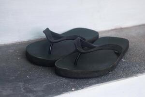 Flip-flops that are often worn are dark green photo