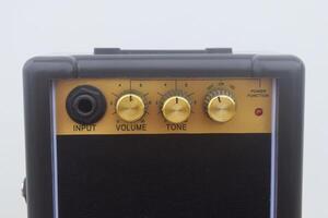 The tone and volume of the mini guitar amplifier photo