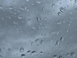 gotas de lluvia textura en ventana foto