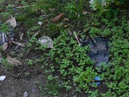 residuos ese lata dañar el ambiente es a menudo encontró en urbano areas con pobre residuos administración foto