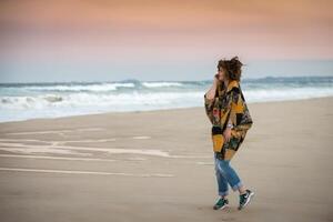 hermosa niña posando en el playa. oro costa, Australia, Queensland foto