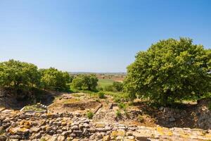 restos de Troya con arboles visitar Turquía concepto antecedentes foto