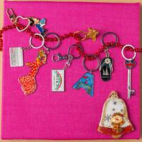 Souvenirs keychains from different cities of the world photo