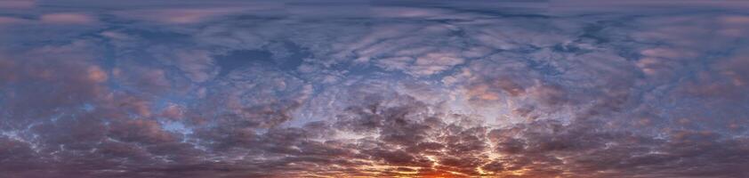 panorama de oscuro azul puesta de sol cielo con estratocúmulos nubes sin suelo, para fácil utilizar en juego desarrollo, 3d gráficos y composicion en aéreo zumbido 360 la licenciatura esférico panoramas como un cielo Hazme foto