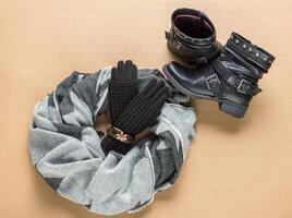 de punto guantes, bufanda y botas foto