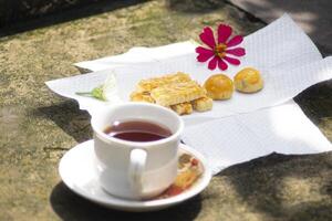 pastel y té para desayuno foto