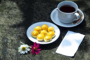 pastel y té para desayuno foto