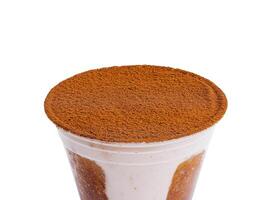 italiano postre Tiramisu en el plastico vaso foto