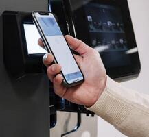 Mobile payment at a contactless terminal photo