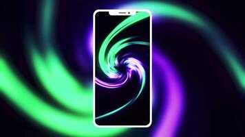 mooi Purper en groen roterend spiraal patroon en een silhouet van een modern smartphone. beweging. presentatie van een nieuw telefoon ontwerp. video