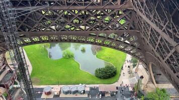 eiffel torn i paris i de eftermiddag 14.04.22 paris Frankrike video