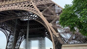 eiffel torre dentro Paris dentro a tarde 14.04.22 Paris França video