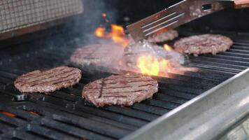 Koken biefstuk Aan de rooster barbecue video