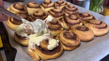 A display of cinnamon buns in a supermarket. A counter full of delicious baked. Fresh cinnamon rolls close up. video
