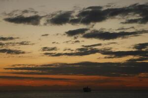 amanecer desde el mar foto