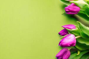 Fresco flor composición, ramo de flores de bi color tulipanes foto