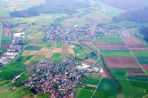 aéreo zumbido Disparo panorama ver de suizo pueblo de ziefen. foto