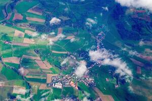 aéreo zumbido Disparo panorama ver de suizo pueblo de ziefen. foto