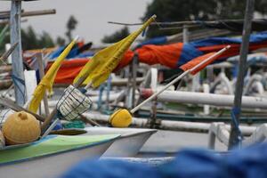 barco de pesca, catamarán, bali foto