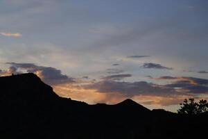 puesta de sol en el montañas de España foto