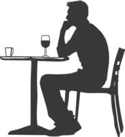 silueta hombre sentado a un mesa en el café negro color solamente vector