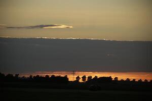 puesta de sol en el Países Bajos, nubes, colores foto