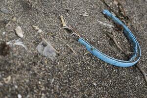 playa después tormenta, peligro a marina vida, el plastico desperdiciar, el plastico basura, el plastico, marina vida en peligro, contaminador personas foto