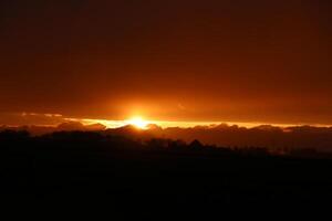 vistoso puesta de sol en el Países Bajos foto