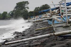 barco de pesca, catamarán, bali foto