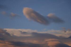 nubes al atardecer foto