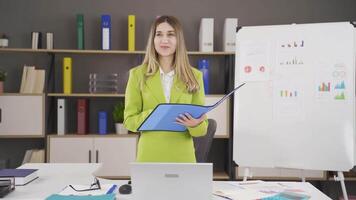 sicuro di sé attività commerciale donna. video