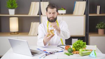 Dietitian showing healthy drink cocktail video