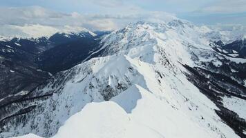 aereo Visualizza di il aibga gamma di il Caucaso montagna. sochi nazionale parco video