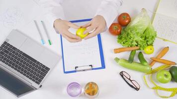 Gemüse Vorteile, Ernährungsberater Arzt. video