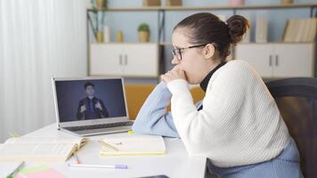 entediado preguiçoso Adolescência garota. video