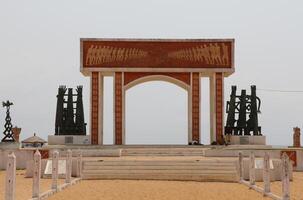 Monumento portón de No devolver, recuerdo de todas el esclavos deportado a el americas desde ouidah, benin foto