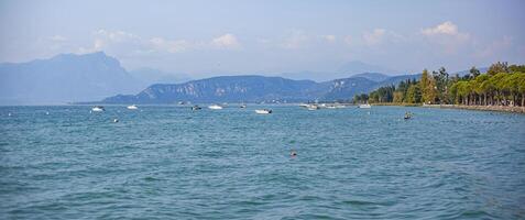 garda panorama ver desde lazise en Italia 4 4 foto