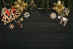 Navidad o nuevo año oscuro de madera fondo, Navidad negro tablero enmarcado con temporada decoraciones, espacio para un texto, ver desde encima foto