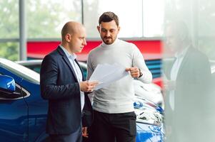 The seller and the buyer in the auto show photo