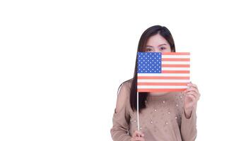 joven mujer participación el Estados Unidos bandera apagado medio cara con blanco antecedentes. espacio para texto. 4to de julio. celebrar americano nacional día. labor día. independencia día foto