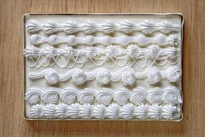 texture models and piping work for wedding cake decoration photo