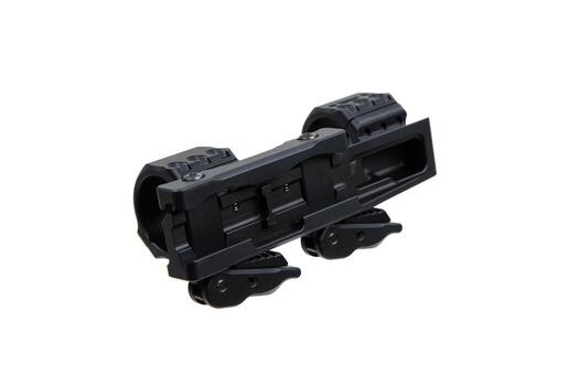 rápido desconectar montar hecho para participación un alcance en un rifle aislado en blanco atrás. rápido lanzamiento francotirador viga voladiza alcance montar. foto