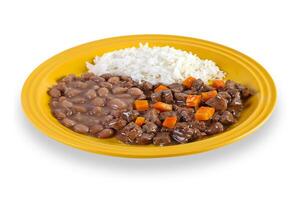 picado carne con zanahorias, arroz y frijoles en plato foto