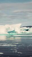 roca y hielo del glaciar en argentina video