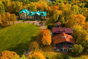 otoño paisaje en loshitsky parque en Minsk. bielorrusia.golden otoño foto