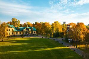 otoño paisaje en loshitsky parque en Minsk. bielorrusia.golden otoño foto